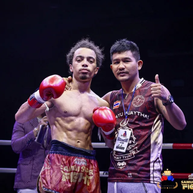 Matthias de France avec Kru Payu en avril 2026 chez PM Payu Muaythai