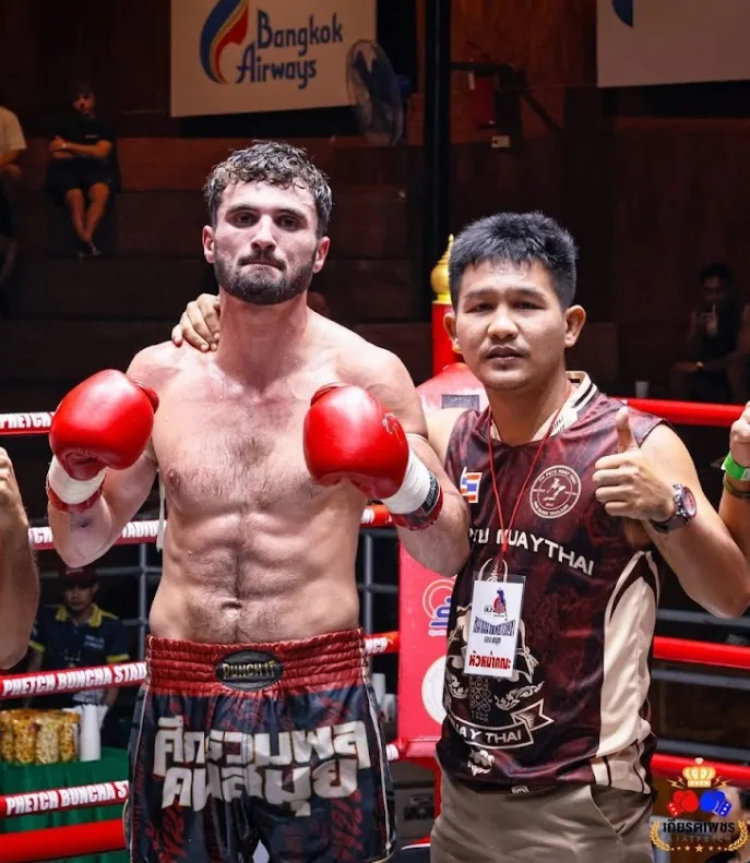 Teddy et Kru Payu au stade Phetch Buncha