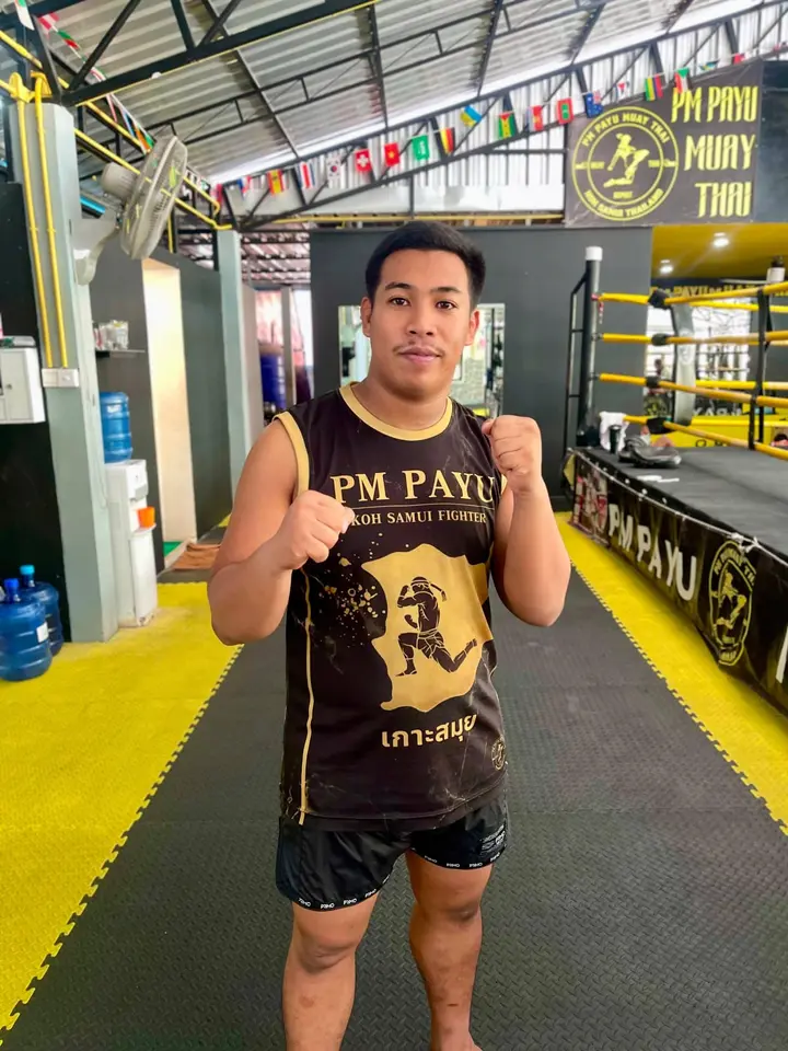Kru Fa, coach Muaythai chez PM Payu Muaythai à Bophut, Koh Samui, Thaïlande